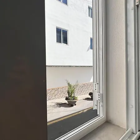 En Planta Baja Directo A La Calle アパート